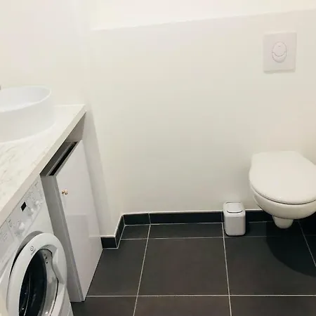 Lägenhet Appt Moderne Vieil 3 Piec
